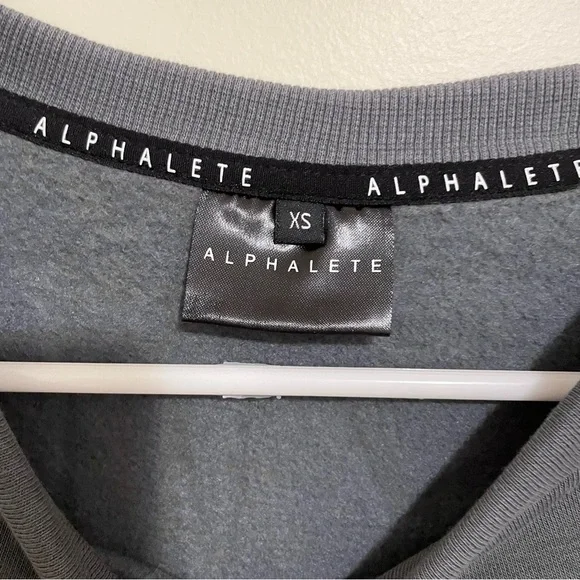 Alphalete Proud Never Satisfied Cropped Sweatshirt Gray XS Long Sleeve - Picture 6 of 7